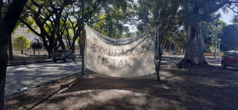 “Te podés dar una idea de cómo está de fea la situación allá que decidimos venir caminando para tratar que nos den una solución”