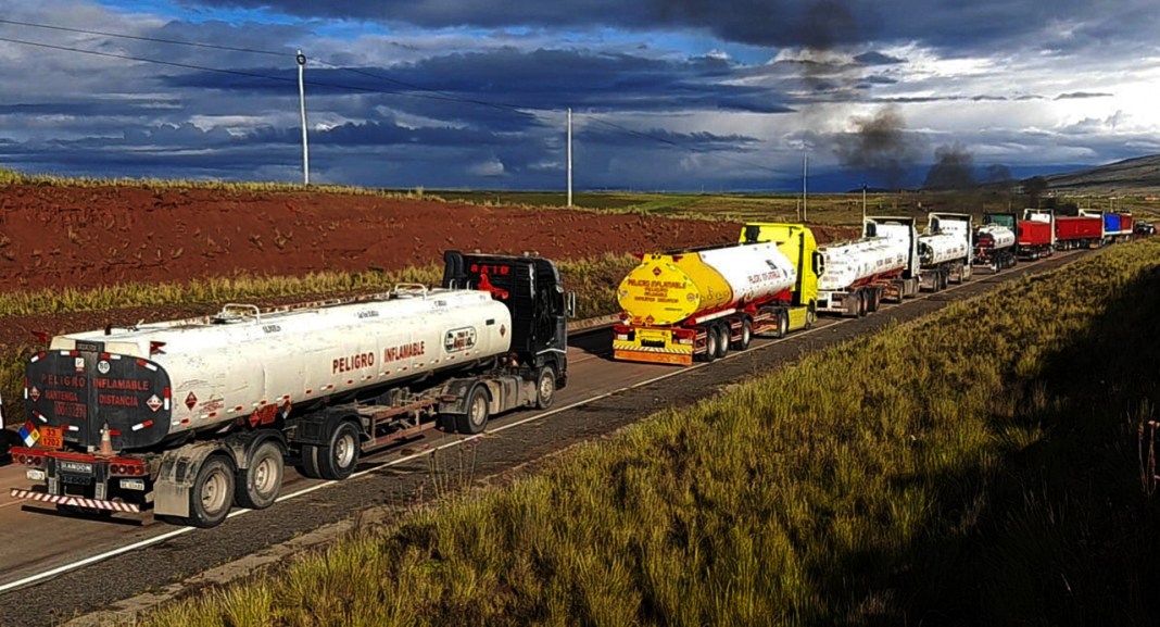 50 camiones de combustibles pasan a Bolivia
