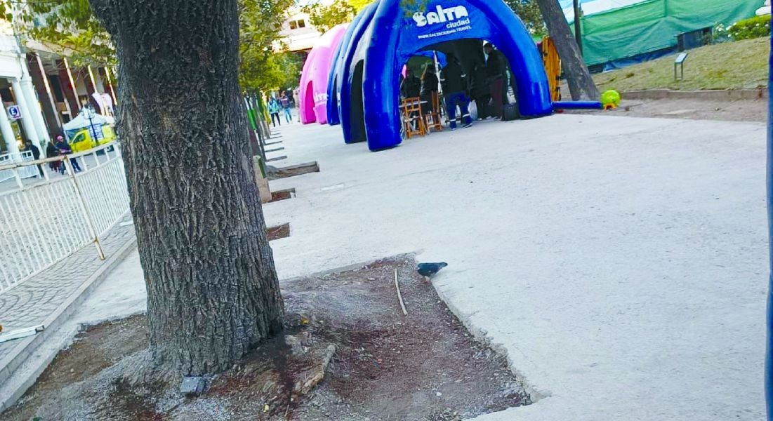 Sigue la polémica por la obra inconclusa de la Plaza 9 de Julio