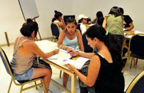 Hoy comienzan las clases de apoyo escolar en instituciones educativas