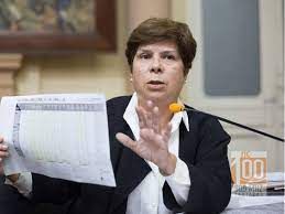 Gladys Paredes, otra de las vacunadas vip