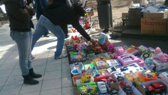 Los comerciantes “sobreviven”; una línea aérea debe sueldos y aguinaldo, y ni el Milagro salva a los ambulantes
