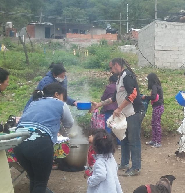 El Estado aún no llega a Floresta Norte Alta y los vecinos se las ingenian para comer