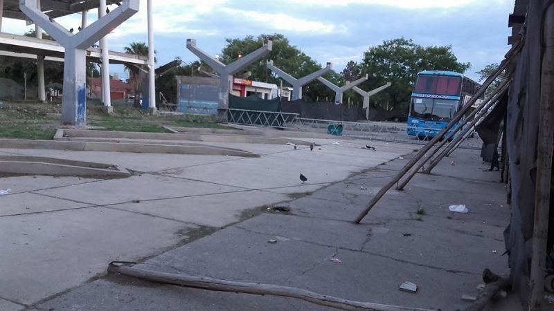 Demolerán la terminal iniciada por la Provincia hace 6 años por problemas en la estructura