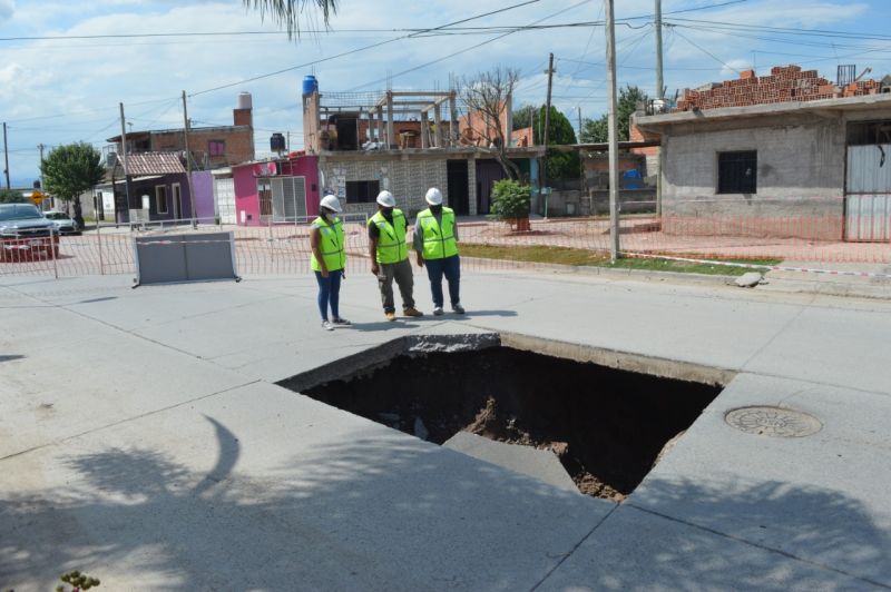 Se hundió la calzada en la Avenida Discépolo