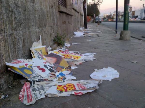 Urtubey defiende las pegatinas