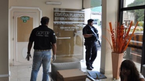 AFIP allanó la clínica y la casa del cirujano plástico Javier Vera Cucchiaro
