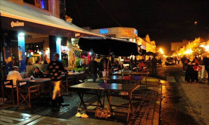 Bares y restaurantes pueden retomar la actividad con limitación de personas y extricto protocolo de limpieza y personal