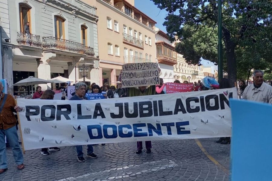 Docentes jubilados se manifestarán en el ANSES