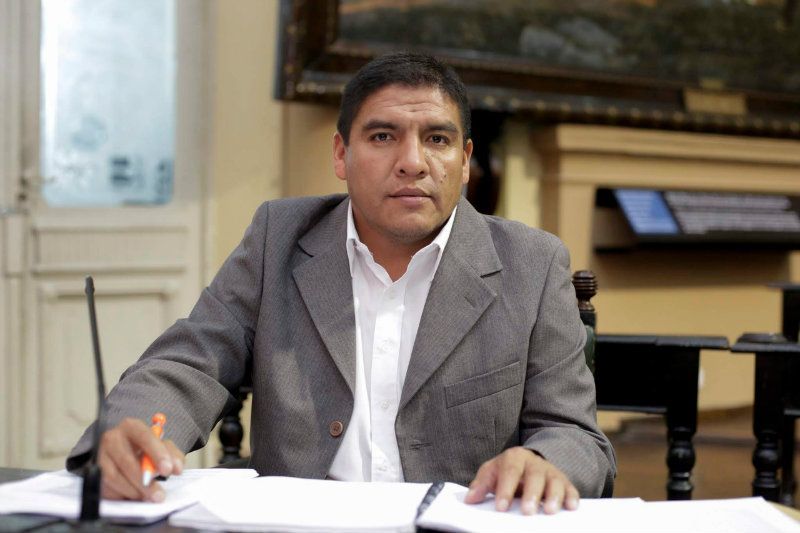" La gran pregunta es por qué hay intendentes millonarios y pueblos pobres con falta de salud, educación y seguridad "
