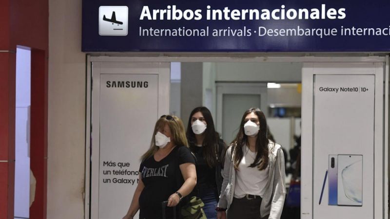 Coronavirus: licencia de 14 días para quienes lleguen del exterior con goce de haberes