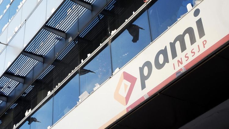 PAMI: deuda por 19.000 millones de pesos, un déficit anual de 8.400 millones y un enorme atraso en las prestaciones