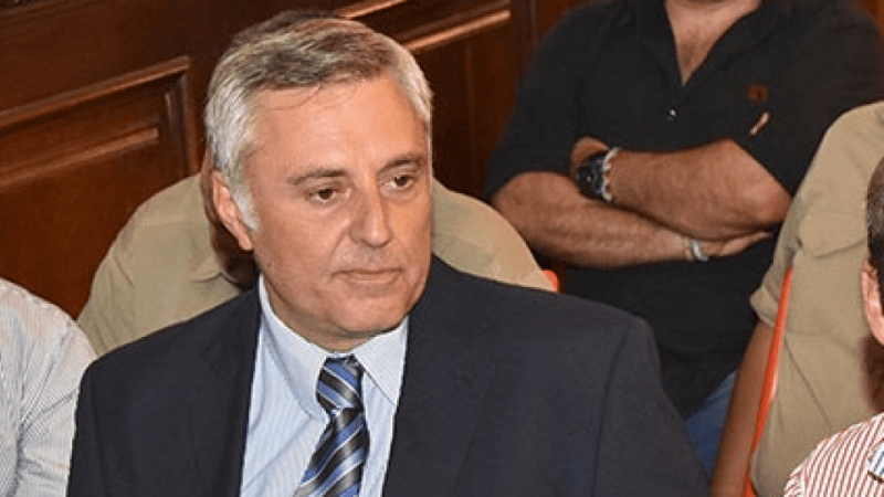 El secretario de ambiente firmó el informe de impacto ambiental para habilitar el desmonte de 3.000 ha