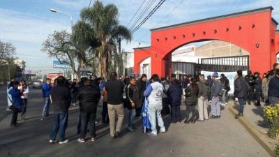 Trabajadores municipales exigen mejoras salariales