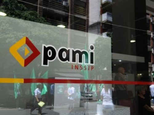 Médicos amenazan con suspender prestaciones al PAMI