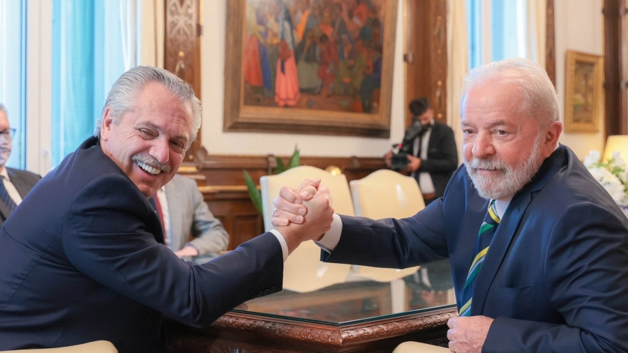 Alberto Fernández felicitó a Lula por el triunfo y celebró la "expresión democrática"