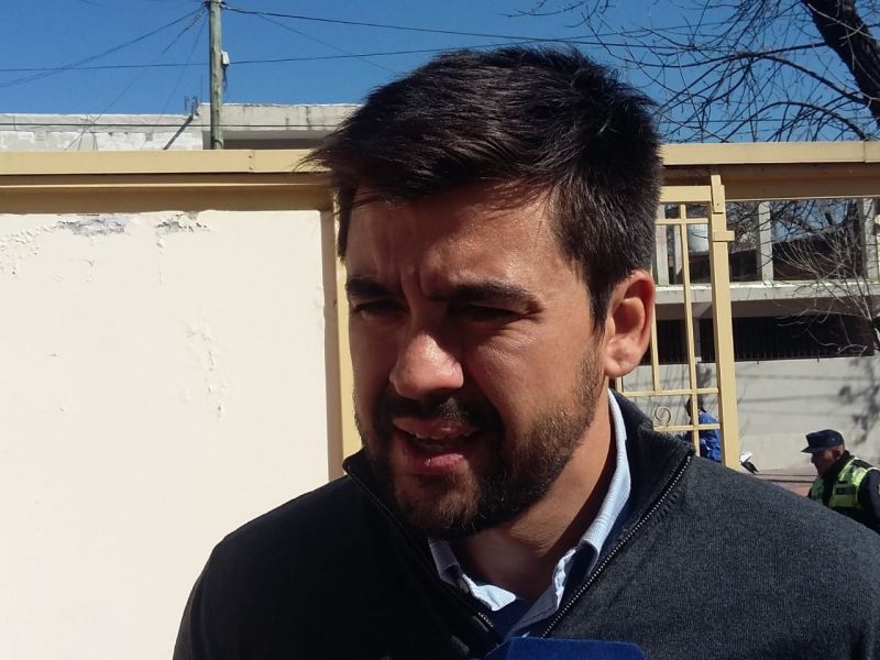 “Hay que tener en cuenta cuántos empleados había en 2.003 en planta permanente en la Cooperadora, deben haber sido 30. Hoy son 300 empleados que crecieron durante las gestiones que fueron la continuidad del ex intendente Miguel Isa y el ex intendente Gustavo Sáenz”