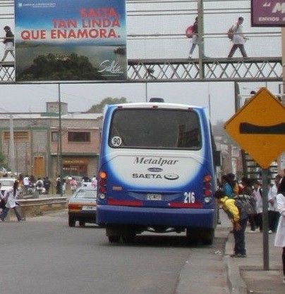 Vecinos de Las Colinas ahora deben caminar 15 cuadras porque el ómnibus no llegará al lugar
