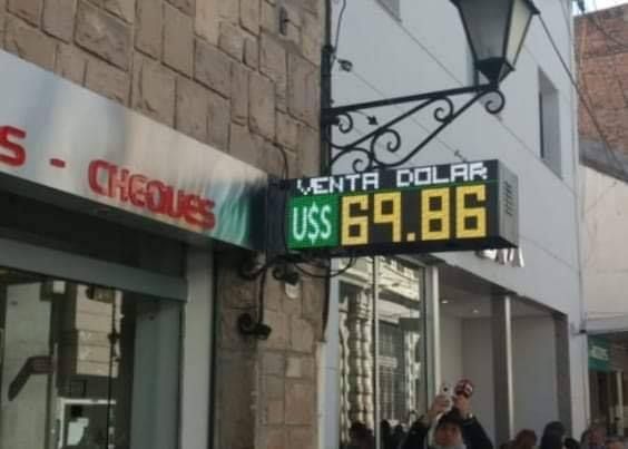 El dólar pega un salto tras las PASO