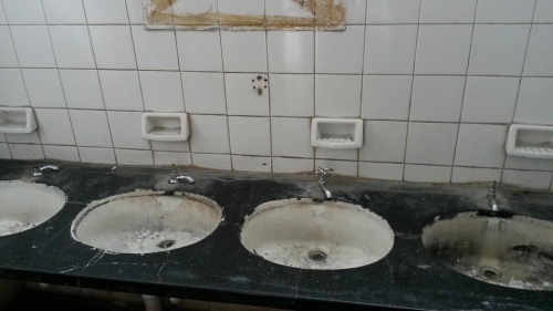 Preocupa la falta de mantenimiento en el colegio Juan Carlos Dávalos.