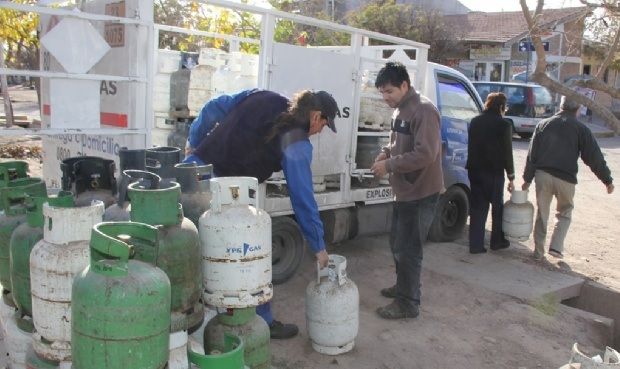 El agua aumenta un 19,42 % y la garrafa social ya cuesta un 40% más