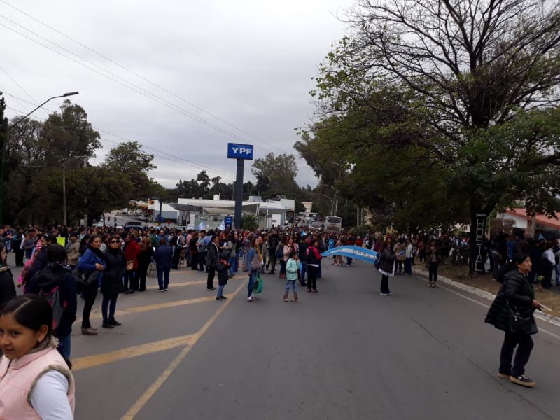 “Está difícil, estoy desilusionada, ojalá que consigamos algún cambio de algún lado. Lo que venimos viendo en las escuelas es que cada vez hay más pobreza y la esperanza se está perdiendo”