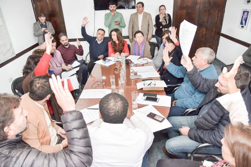 La torta es tan grande que tendrían que haberlo sabido el Intendente y los concejales