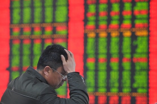 Las bolsas en China registran su peor jornada en ocho años