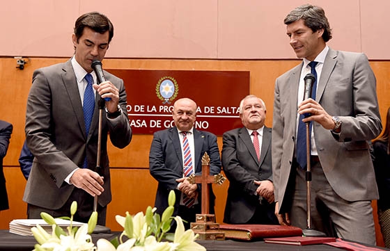 Urtubey tomó juramento a los nuevos ministros: “Que Dios y la Patria se lo demanden”