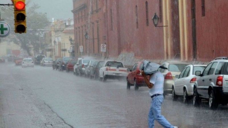 Crecida de ríos, rutas cortadas y familias evacuadas por las lluvias en Salta