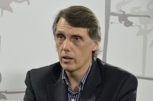 “Hoy la política se hace con fotos, algo que me parece poco serio, pero bueno, algunos se sienten más cómodos con eso”