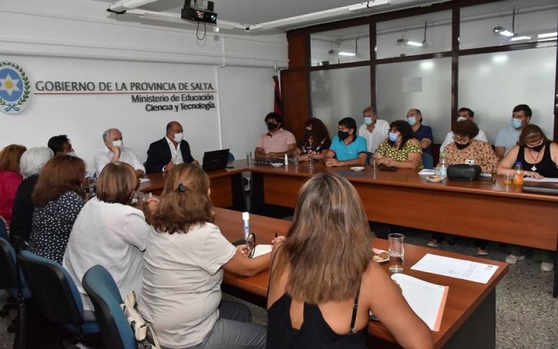Gobierno y gremios continúan las mesas de negociación salarial