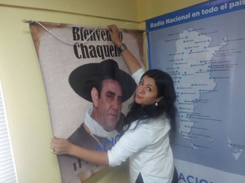 Bajan del estudio de Radio Nacional Salta la foto del Chaqueño Palavecino
