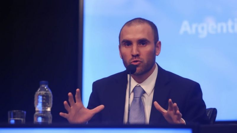 El Gobierno paga Discount y el bono a 100 años y evita default