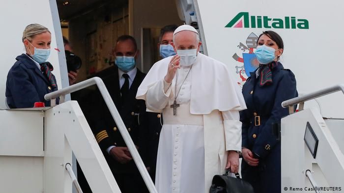 En una histórica visita, el Papa Francisco llega a Irak