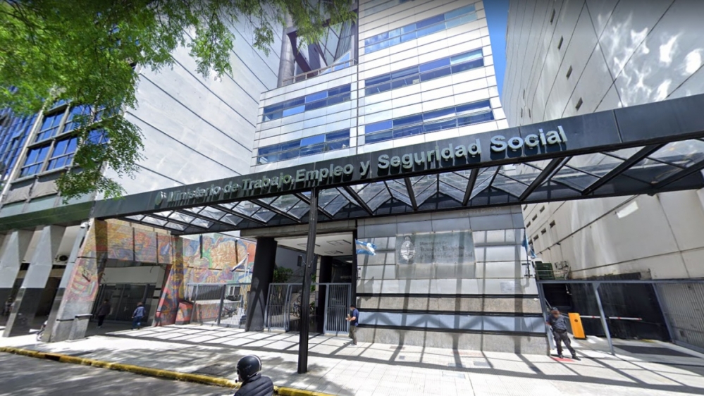 Acordaron un aumento del 20% del salario mínimo en cuatro tramos