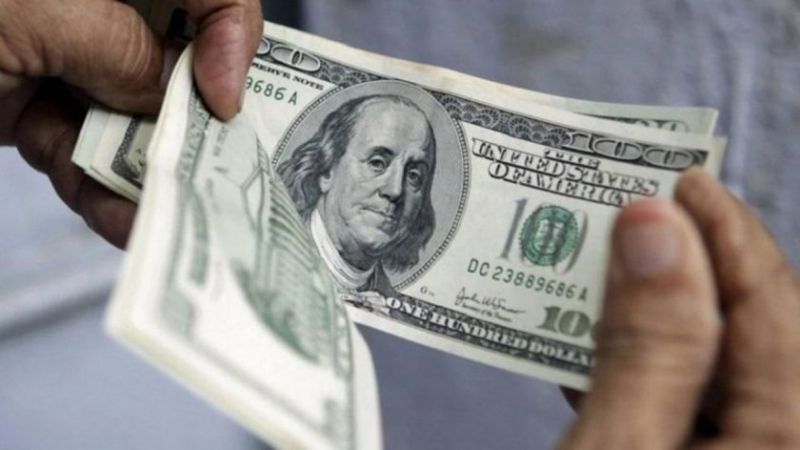 Se disparó el dólar y tu salario cuesta un 2% menos
