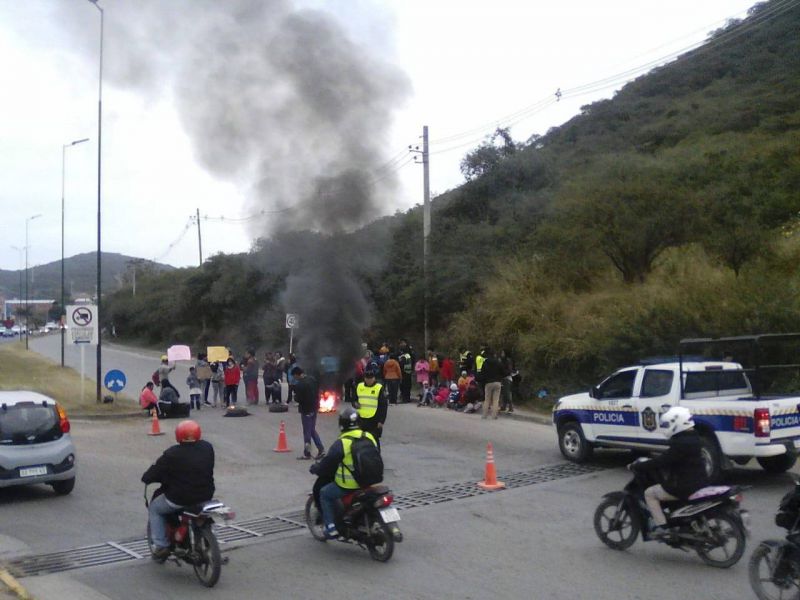 Vecinos de Floresta Alta cortaron el acceso a Salta