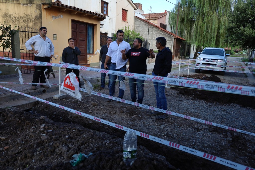 La provincia avanza en Metán con el recambio de conexiones domiciliarias