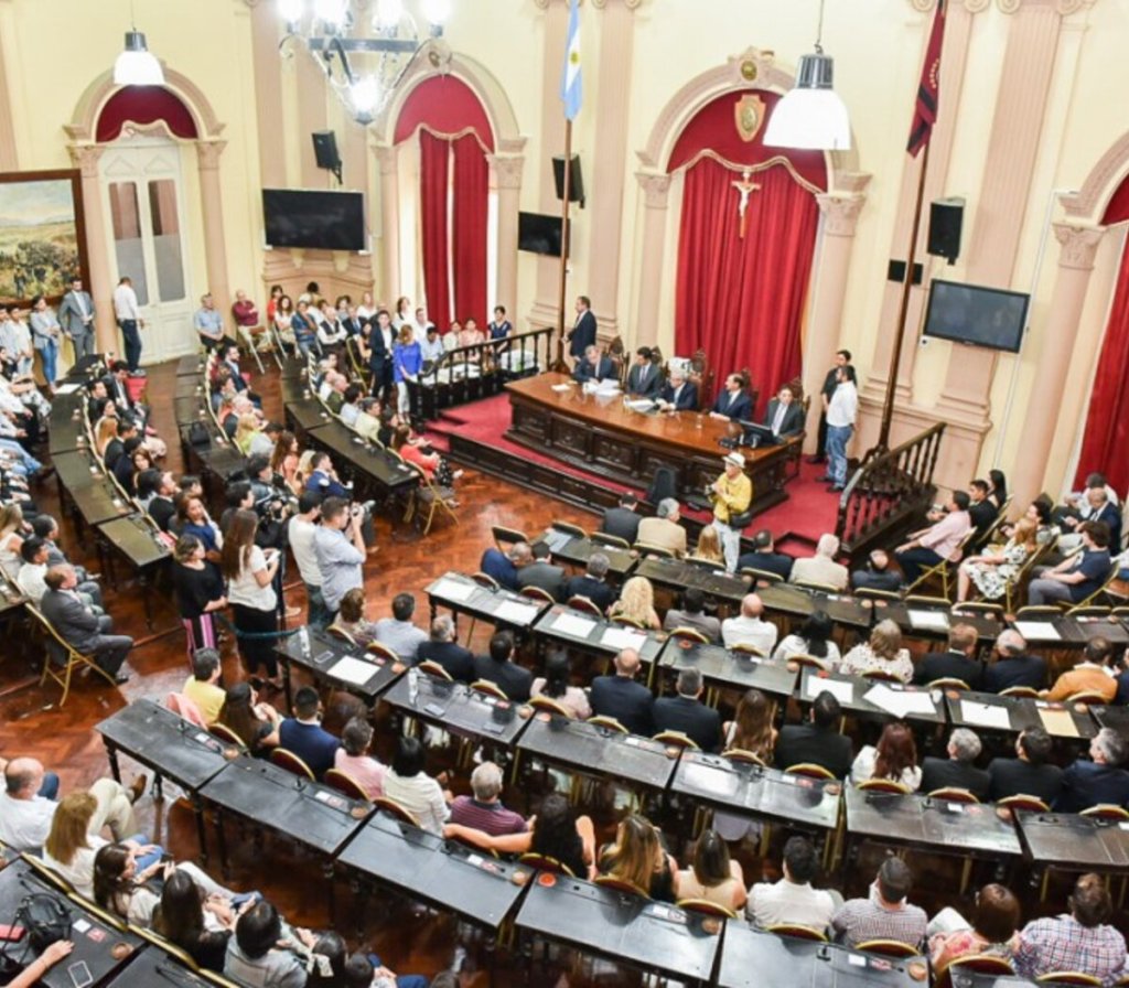 A los diputados salteños no les alcanza la dieta y buscan eliminar incompatibilidades