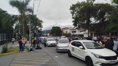 Remiseros protestaron en el CCM