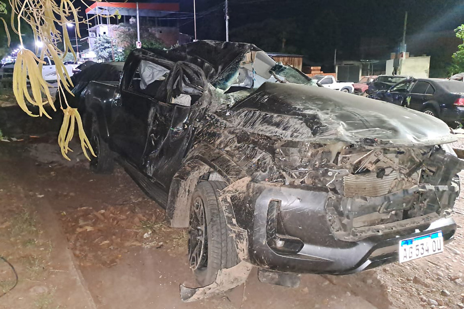 Estaba prófugo, volcó, se hizo pasar por su hermano, pero lograron identificarlo