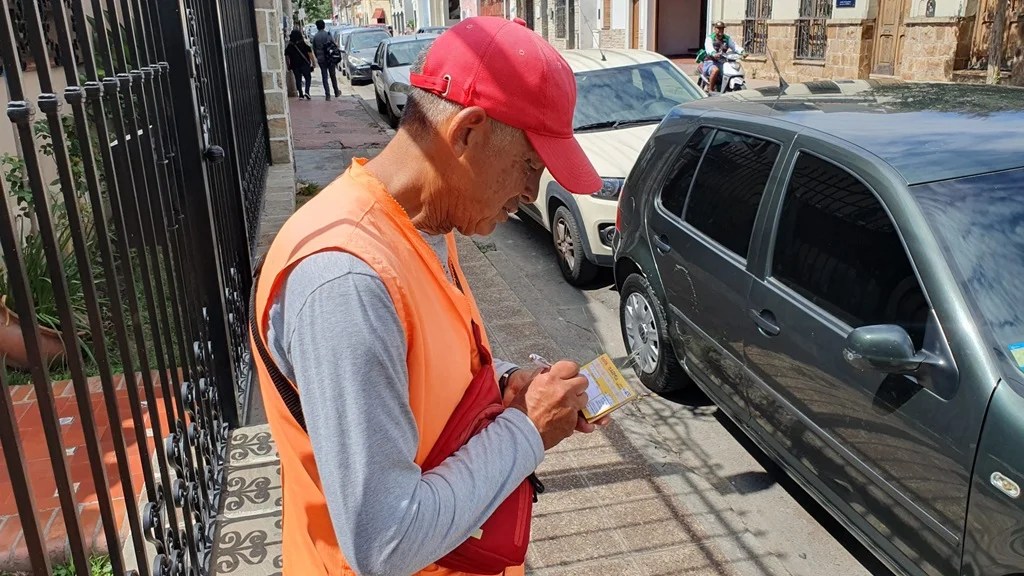 Estacionar en la calle costará $700 desde el 1 de enero de 2026
