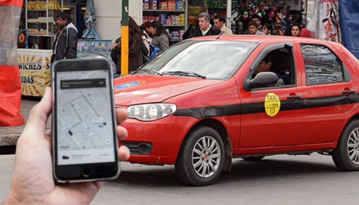 Taxistas denuncian un negociado entre la Municipalidad y las aplicaciones de transporte