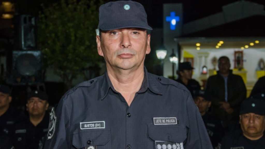 Jefe de Policía en bolas y sin documento