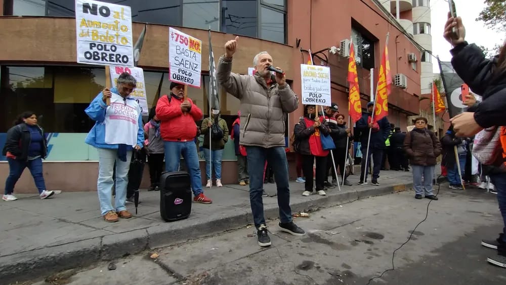 Agrupaciones sociales se manifestaron contra el aumento del boleto de colectivo