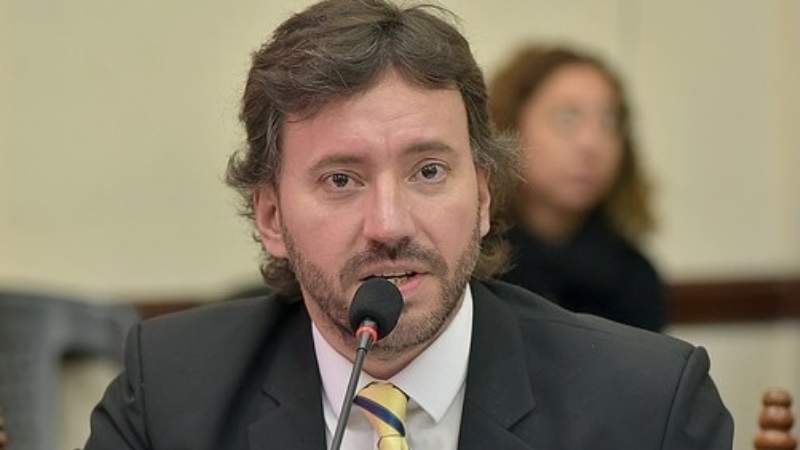 Del Frari negó ser propietario de una radio y le exigió a Gauffin informarse mejor