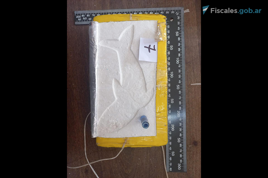 Imputan y dictan prisión preventiva a un conductor que transportaba casi 29 kilos de cocaína en los zócalos de un auto