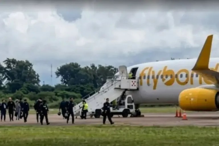 Rescatan a dos niñas en el aeropuerto salteño de ser secuestradas por la abuela
