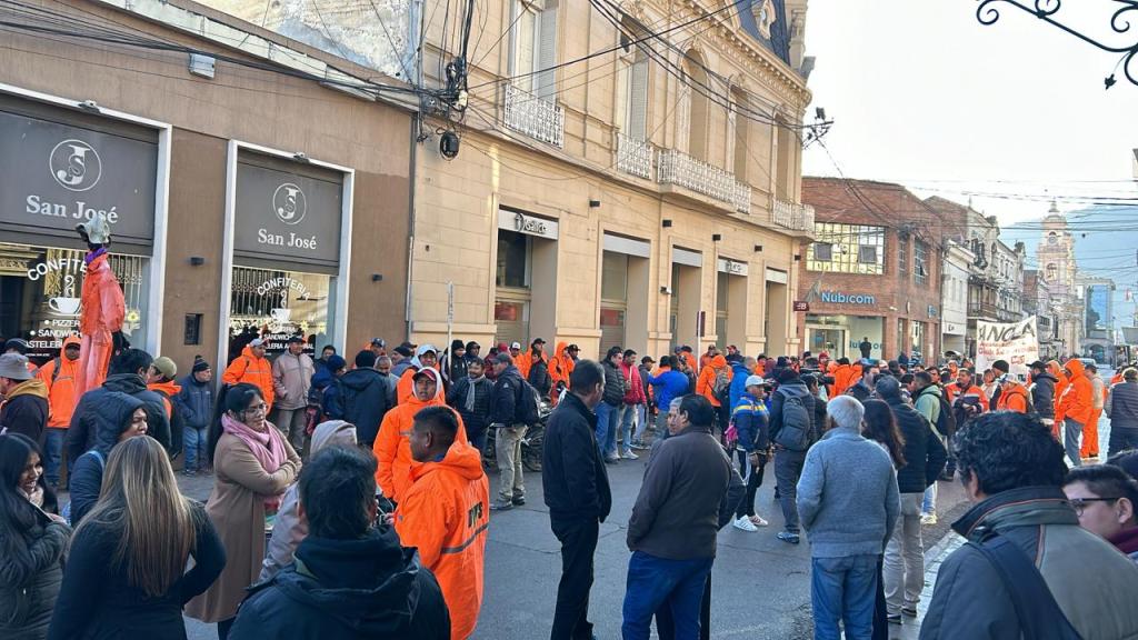 Trabajadores de Vialidad advierten negocios espurios de Navarro
